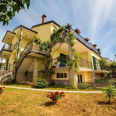 In Pore With Swimming Pool *