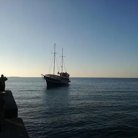 In Pore With Swimming Pool Πόρετς