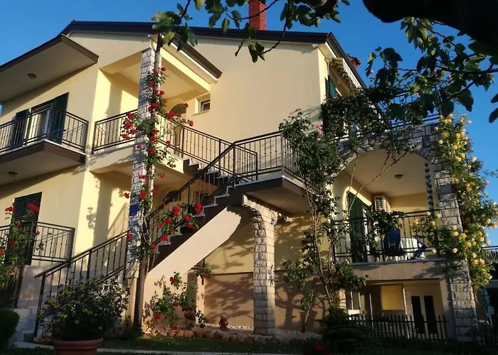 In Pore With Swimming Pool * Πόρετς