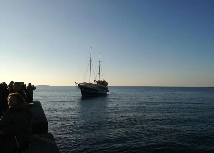 In Pore With Swimming Pool Πόρετς