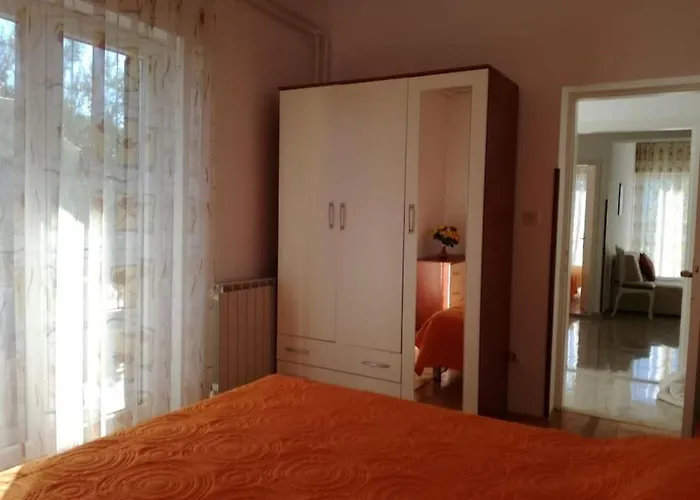 In Pore With Swimming Pool * Πόρετς