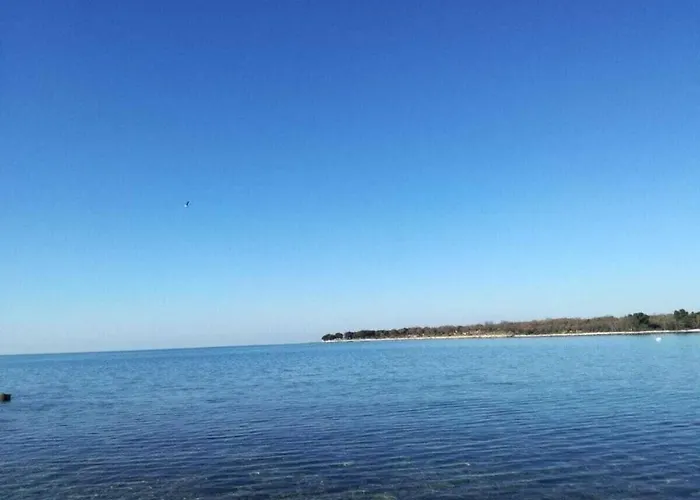 In Pore With Swimming Pool Πόρετς