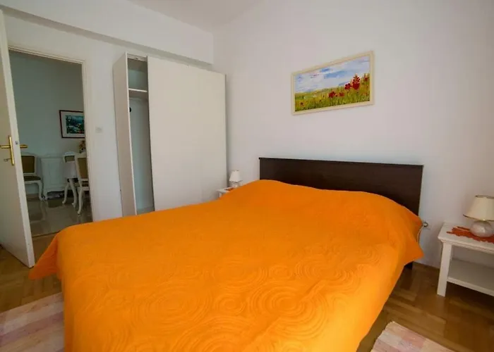 In Pore With Swimming Pool Holiday home