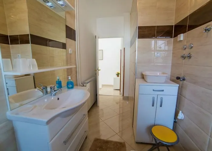 In Pore With Swimming Pool Holiday home